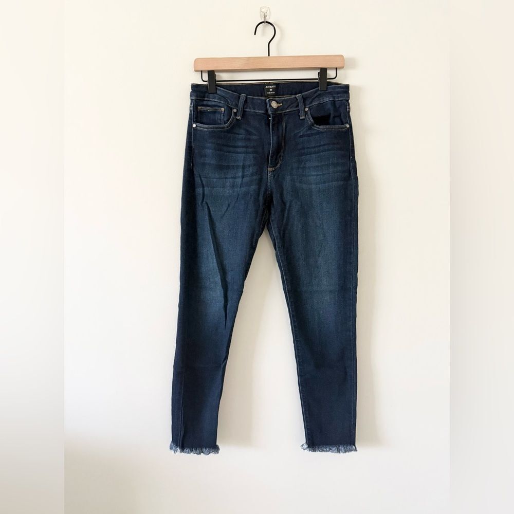 Just Black Raw Hem Ankle Jeans in Dark Wash Size 30